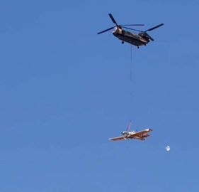Muğla'da kaza kırıma uğrayan uçak, helikopterle Ankara'ya götürüldü