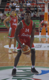 Eski Karşıyakalı Adem Bona ay-yıldızlı formayla şov yaptı