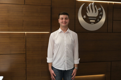 Depremin yaralarını sarıp, Türkiye 43’üncüsü oldu; tıp fakültesine yerleşti