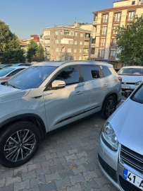 İstanbul-Esenler'de park halindeki 4 aracın camını kırarak hırsızlık yaptılar