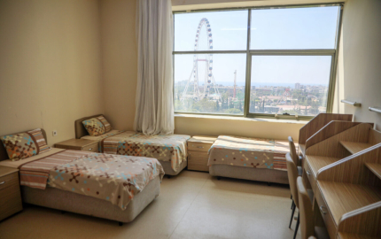 Otel konforunda deniz manzaralı yurt