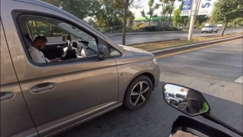 Trafikte uyuyakalan sürücü kamerada