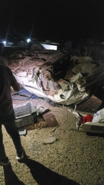 Otomobil, refüje çarpıp devrildi: 5 yaralı