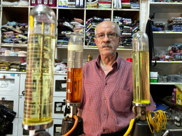 50 yıllık kolonyacı, 15 metrekarelik dükkanında mesleğini yaşatıyor