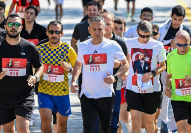 Özgür Özel, 'CHP 102'nci Yıl Koşusu'na katıldı