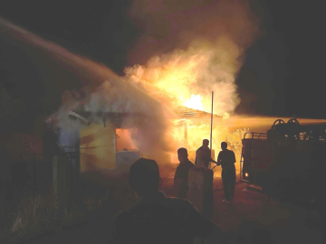 Sünnet düğününün düzenlediği bağ evinde çıkan yangın, ormana sıçramadan söndürüldü