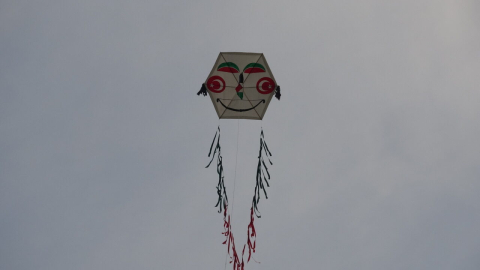 Bursa'da Filistin'e destek için 15 metrelik uçurtma uçurdular