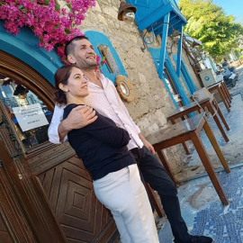 Patlayan lastiği değiştirirken kamyonet çarptı; evli çift öldü, çocukları yaralandı