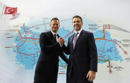 Bakan Bayraktar, Macaristan Dışişleri ve Ticaret Bakanı Szijjarto ile bir araya geldi