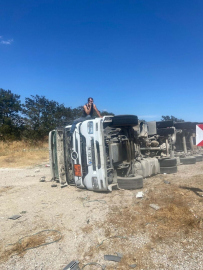 Balıkesir'de amonyum nitrat yüklü tanker devrildi; patlama riskine karşı yol kapatıldı