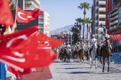 İzmir'de 350 metrelik Türk bayrağı ile 'Zafer Yürüyüşü' (2)