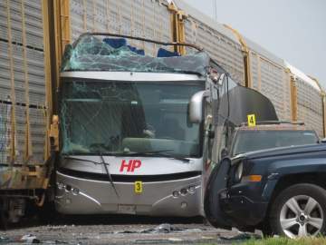 Meksika’da tren, yolcu otobüsüne çarptı: 10 ölü, 61 yaralı