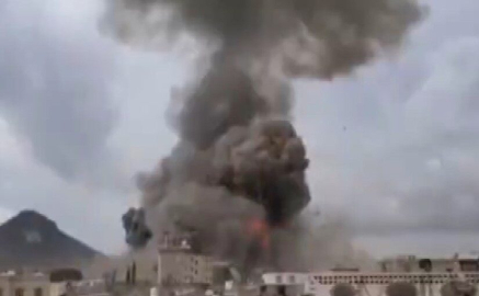 İsrail’den Yemen’in başkenti Sana’ya hava saldırısı / Video eklendi