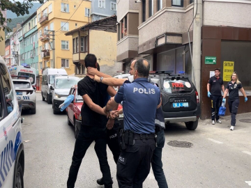 Kavga ihbarına gelen polislerden birini köpeğine ısırtan, diğerini de kendisi ısıran şüpheli tutuklandı