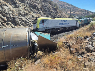 Malatya'da iki yük treni çarpıştı: 1 yaralı