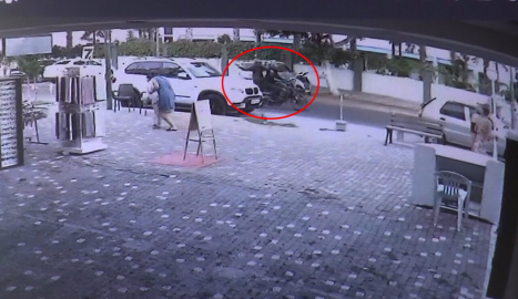 Silahlı saldırıda 1'i turist, 3 kişi yaralandı