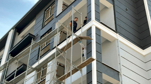 İnşaatta boya yapan işçi, 4'üncü kattan düşüp öldü