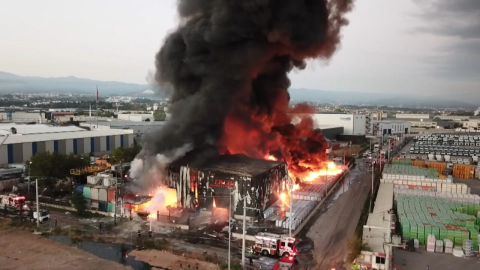 Kocaeli'de lojistik deposunda yangın (2)