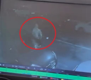 Otomobilin camını kırıp kaçan şüpheli aranıyor