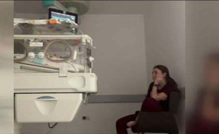 Pediatri doktorunun kuvöz başındaki nöbeti sosyal medyada ilgi gördü