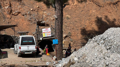Krom madeninde mahsur kalan 2 işçiyi kurtarma çalışmaları sürüyor