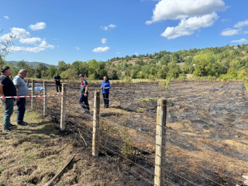 Tarlada yaktığı anız ateşini söndürmeye çalışırken kalp krizi geçirip öldü