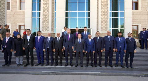 Bakan Bayraktar, Adıyaman'da 'Türkiye Yüzyılı Buluşmaları' toplantısına katıldı