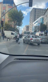 İstanbul- Gaziosmanpaşa'da trafikte yol verme kavgası; sopayla saldıranları biber gazıyla kovaladı