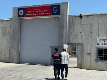 Sakarya'da 2 hükümlü ve 1 şüpheli, tutuklandı