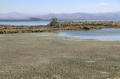 Van Gölü, yüzey kotunun en düşük olduğu 1963 yılının seviyesine yaklaştı