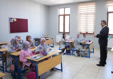 Bakan Tekin: Sınavı kazanamadıkları için öğretmen olamıyorlar