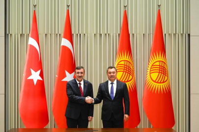 Cumhurbaşkanı Yardımcısı Yılmaz, Kırgızistan Cumhurbaşkanı Caparov ile görüştü