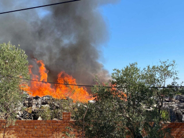 Manisa'da palet fabrikasında yangın
