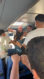 Halk otobüsünde, şoför ile yolcunun kavgası kamerada