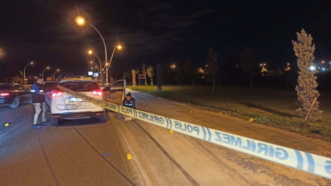 Havalimanına giderken otomobille önü kesilip, tabancayla vuruldu