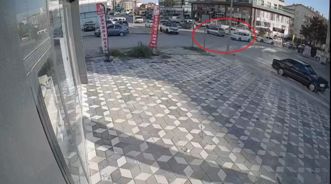 Trafikte yol verme tartışmasında sürücüye yumruk atan şüpheliye gözaltı