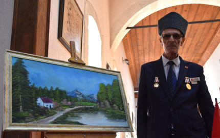 Kıbrıs gazisi, Bob Ross'dan esinlenip ressam oldu; ilk sergisini açtı