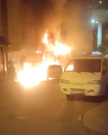 Yangın çıkan oto tamirhanesi ile içindeki 2 araç kullanılamaz hale geldi