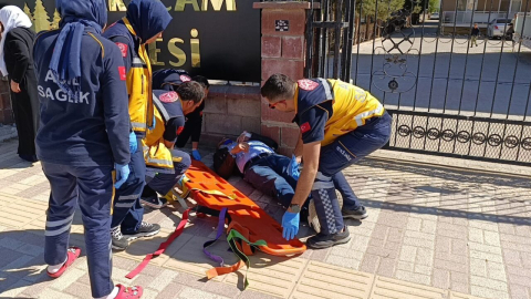 Hafif ticari araç, otomobile çarptı; 4 yaralı