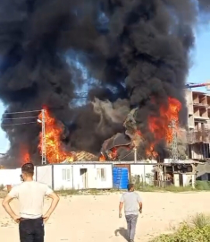 Hatay'da, işçilerin kaldığı konteynerlerdeki yangın söndürüldü