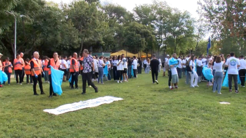 İstanbul- Kadıköy'de 400 gönüllü 330 kilogram atık topladı