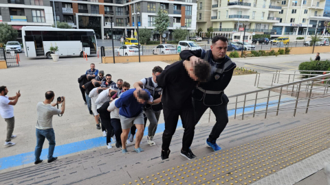 Şehit ailesini dolandıran 11 şüpheli adliyede