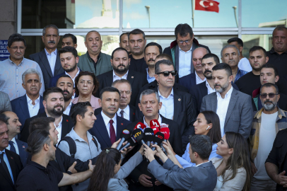 İstanbul- Özgür Özel İstanbul Adalet Saray'ı önünde açıklama yaptı
