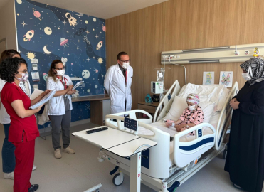 Lösemi tedavisi gören Zeynep, ilkokula hastanede başladı