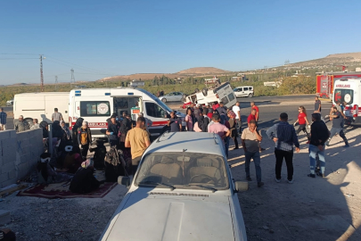 Şanlıurfa’da tütün işçilerinin taşındığı minibüs devrildi: 20 yaralı