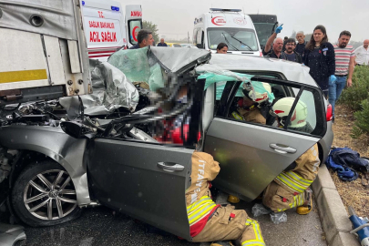 Manisa'da TIR, kamyonet ve 3 otomobilin karıştığı zincirleme kaza: 1 ölü, 2 yaralı