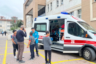 Yangın ziline basan öğrenci izdihama neden oldu: 14 yaralı