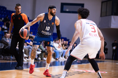 Anadolu Efes - Hapoel Tel Aviv: 81-87