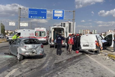 Karşı şeride geçen otomobil zincirleme kazaya yol açtı: 1 ölü, 4 yaralı