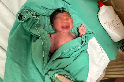 ‘Yesen’ bebek takside doğdu